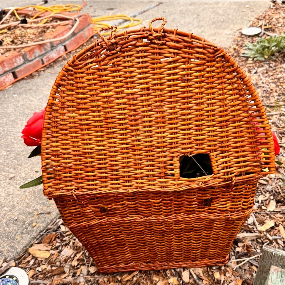 Handcrafted Woven Picnic Basket Artificial Silk Flower Arrangement Decor Accent‎